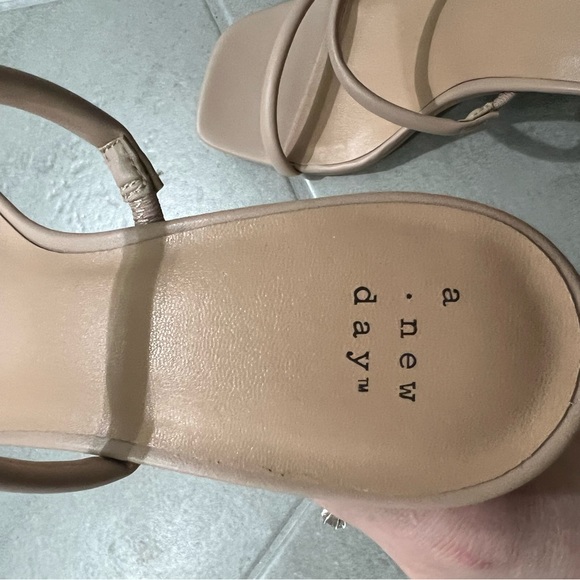 A new day - tan rounded block heel, with a square toe - Picture 12 of 13